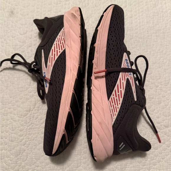 Brooks Women's Grey and Pink Athletic Shoes - Picture 5 of 7